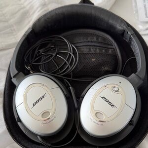Bose QuietComfort 15 Silver and Black Headphones